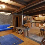 Haus Khlemele Apartment